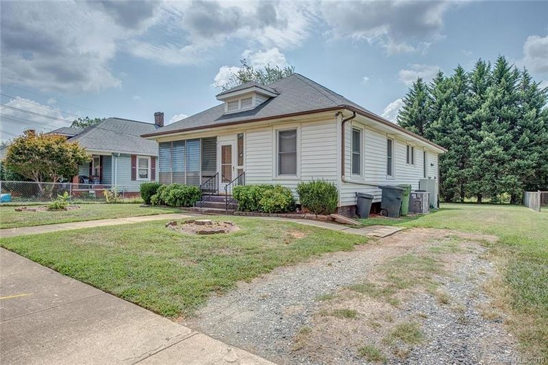 53 Ranlo Ave, Gastonia, NC 28054