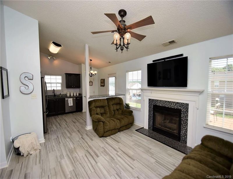 632 Overlook Rd, Lowell, NC 28098