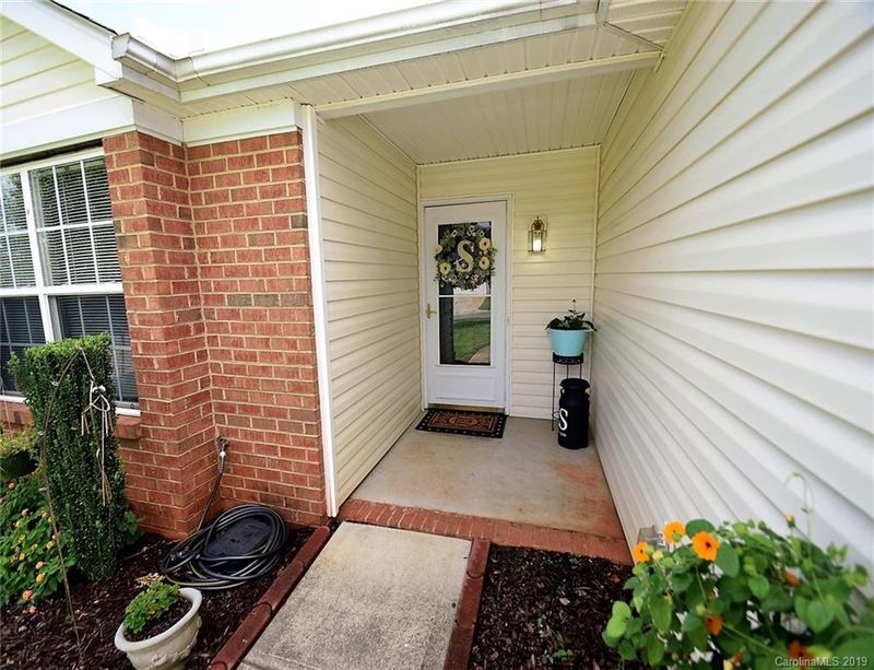 632 Overlook Rd, Lowell, NC 28098