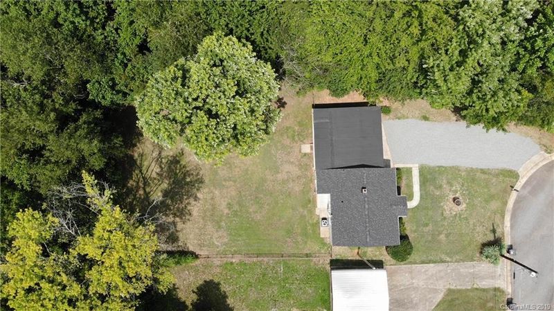 412 Hawthorne Dr, Statesville, NC 28677