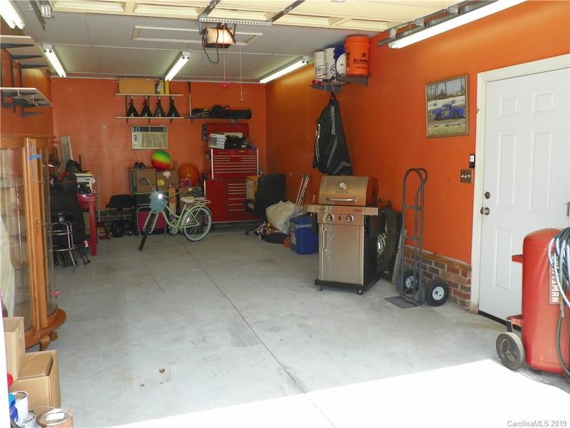 2147 Windermere Dr, Kannapolis, NC 28083