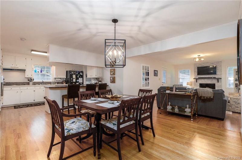 3926 Medallion Dr, Charlotte, NC 28205