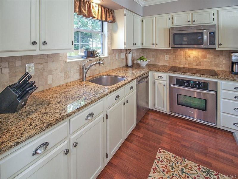 12105 Dolomite Dr, Pineville, NC 28134