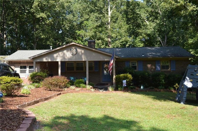 209 N 10th Ave, Maiden, NC 28650