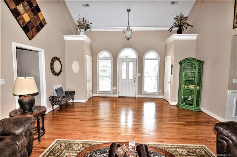 5018 Shannamara Dr, Matthews, NC 28104