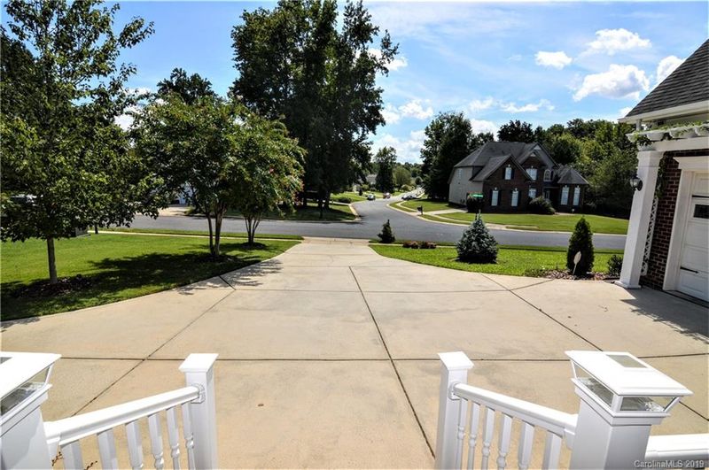 5018 Shannamara Dr, Matthews, NC 28104