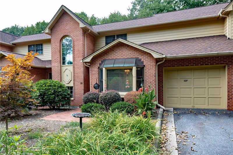 1027 1st St NE, Hickory, NC 28601