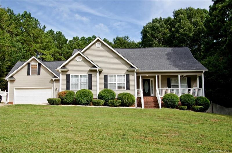 810 Old Cedar Cir, York, SC 29745