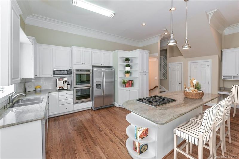 919 Colville Rd, Charlotte, NC 28207