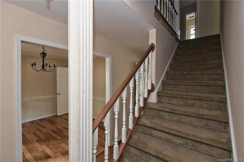 10817 Sawgrass Ct, Charlotte, NC 28226