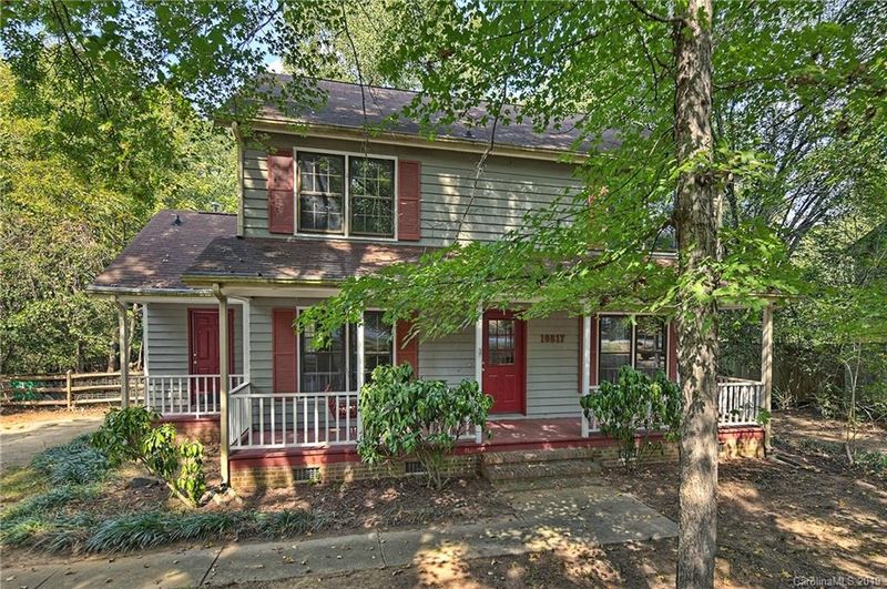 10817 Sawgrass Ct, Charlotte, NC 28226