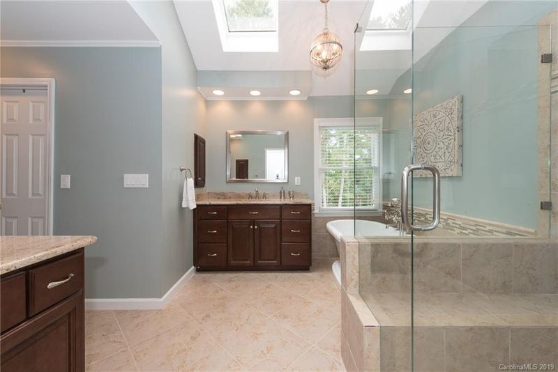 18303 Indian Oaks Ln, Davidson, NC 28036