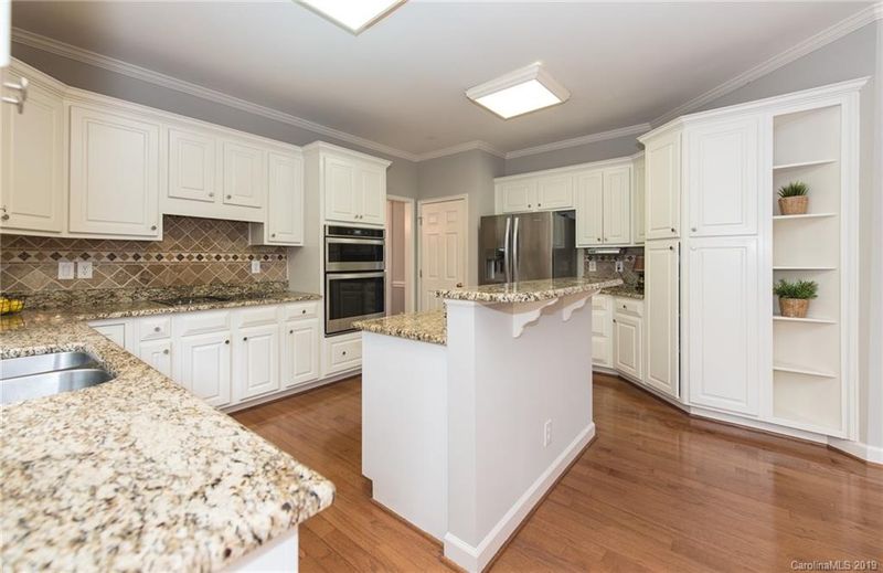 18303 Indian Oaks Ln, Davidson, NC 28036