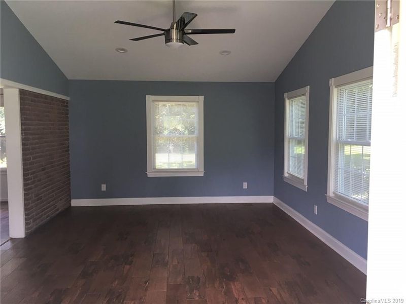 6730 Sullins Rd, Charlotte, NC 28214