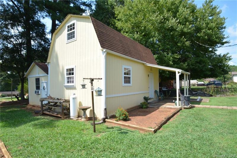 3262 Pine Tree St, Lincolnton, NC 28092