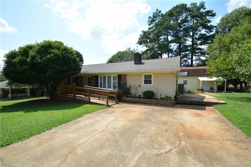 3262 Pine Tree St, Lincolnton, NC 28092