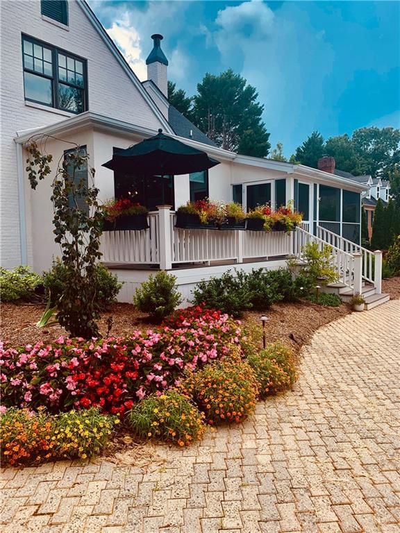 1271 10th St NW, Hickory, NC 28601
