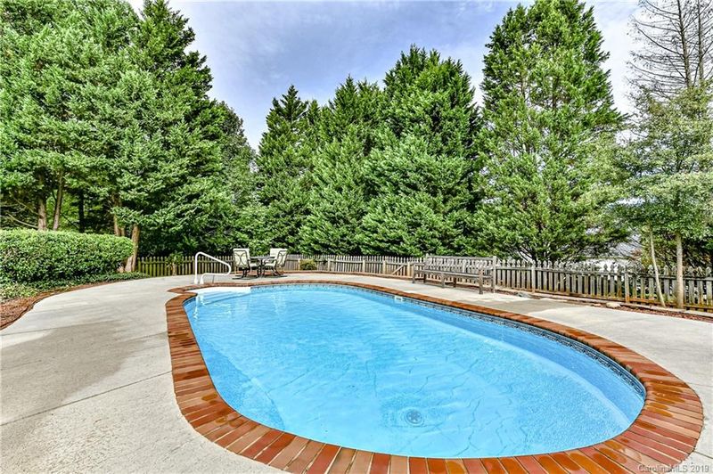 1620 Thornblade Ridge Dr, Matthews, NC 28105
