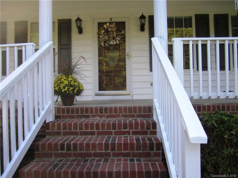 1050 Woodfield Dr, Kannapolis, NC 28081