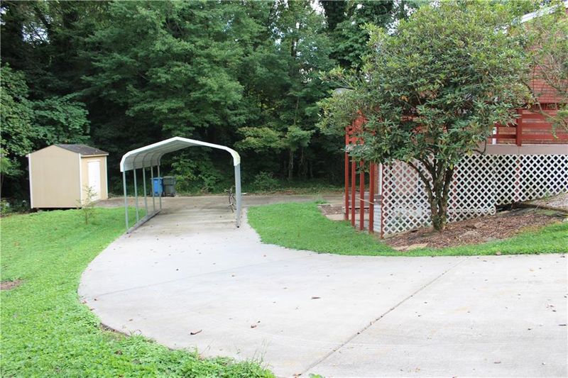 2252 6th St NE, Hickory, NC 28601