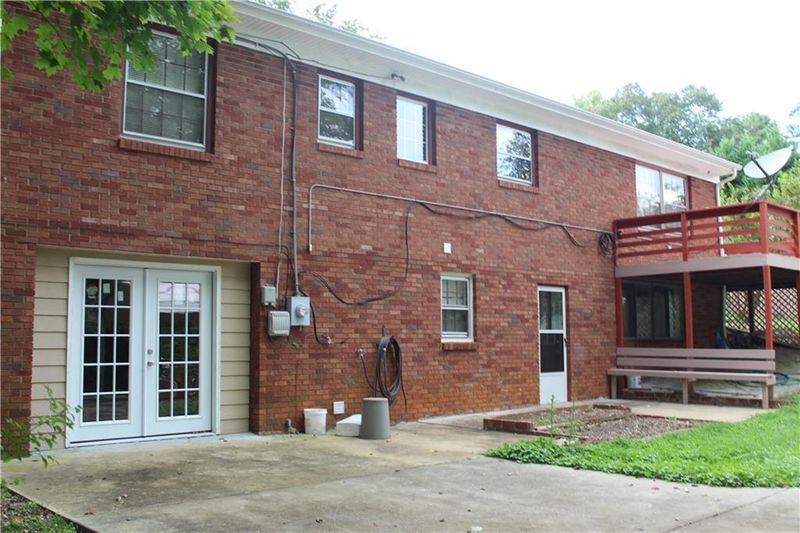 2252 6th St NE, Hickory, NC 28601