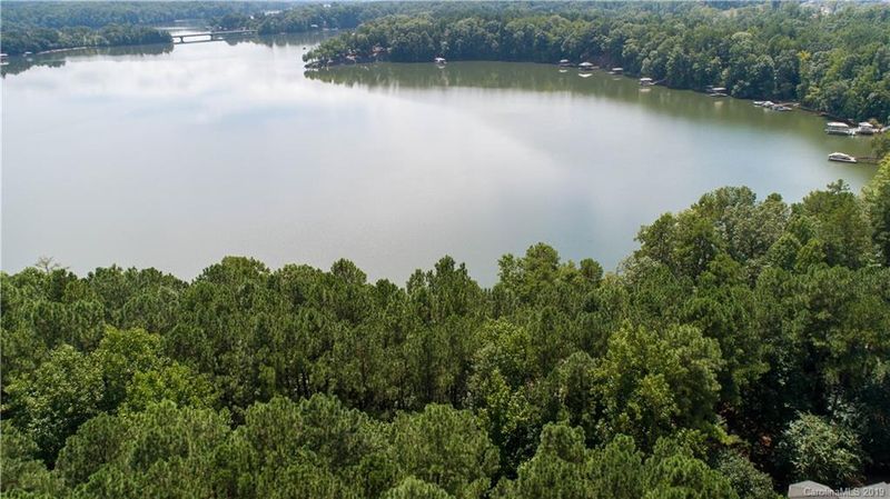 7038 Lakeside Point Dr, Belmont, NC 28012