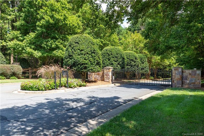 7038 Lakeside Point Dr, Belmont, NC 28012