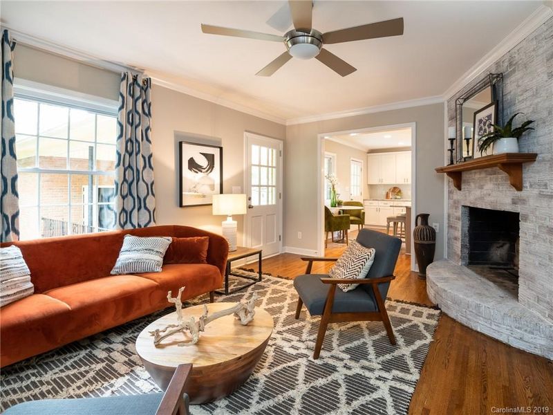 1300 Redcoat Dr, Charlotte, NC 28211