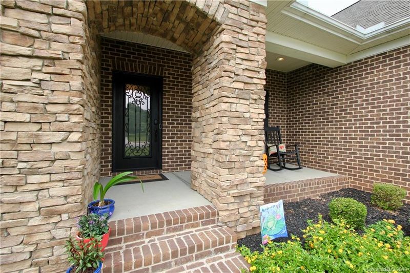 144 Alexandria Dr, Mooresville, NC 28115