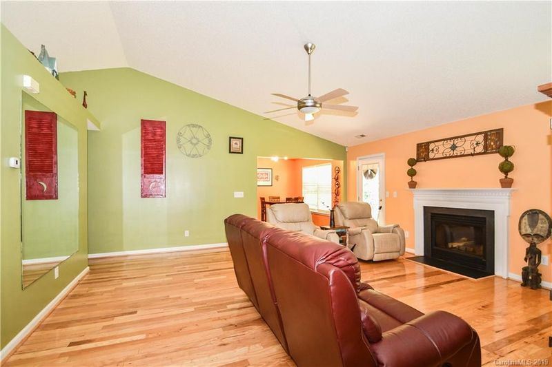 8819 Steelechase Dr, Charlotte, NC 28273