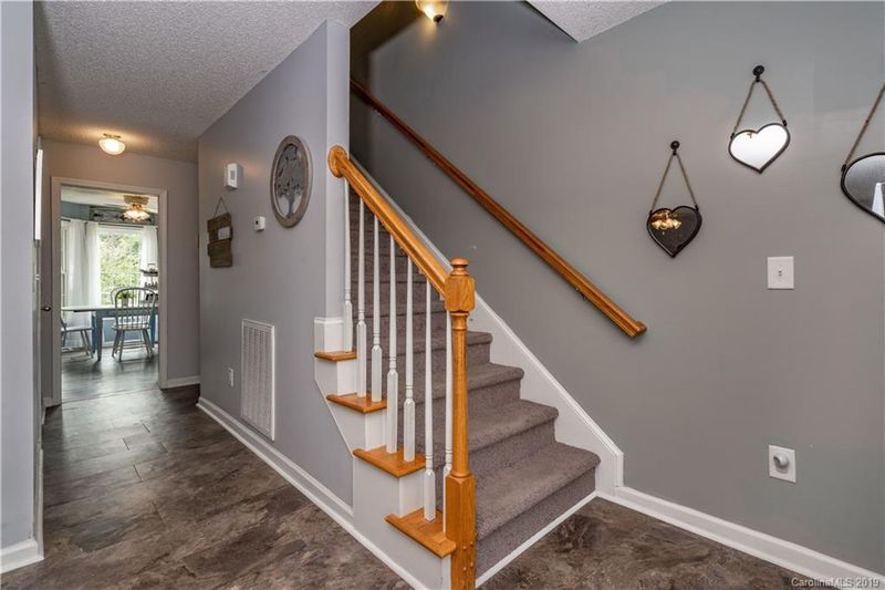 633 Summey Farm Dr, Dallas, NC 28034