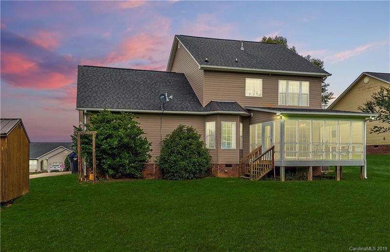 633 Summey Farm Dr, Dallas, NC 28034