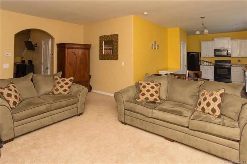 13833 Pinyon Pine Ln, Charlotte, NC 28215