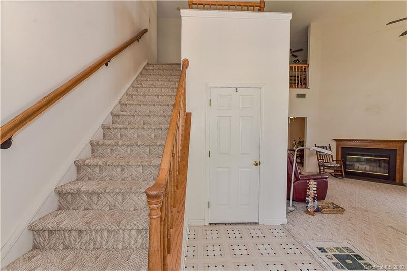 2121 David Earl Dr, Charlotte, NC 28213