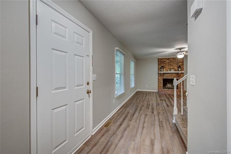 647 Ole Lamp Ln, Gastonia, NC 28056