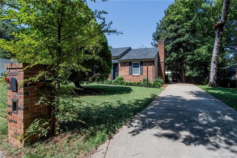 7357 Morris Pond Dr, Charlotte, NC 28227