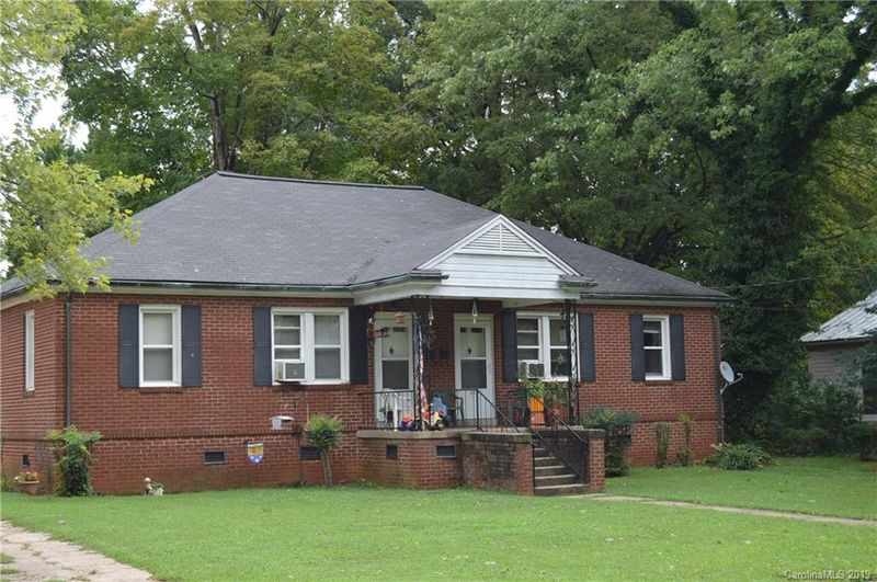 320 Bost St, Statesville, NC 28677