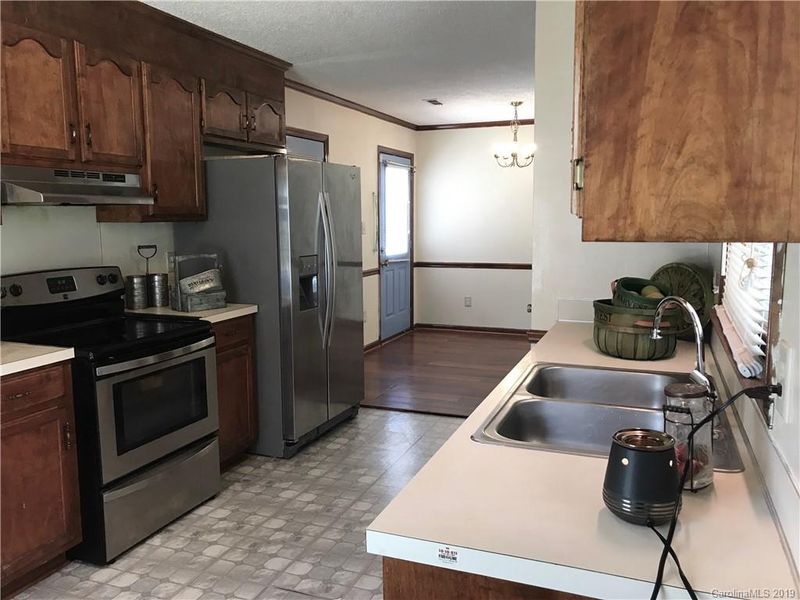 1800 Hedgelawn Dr, Charlotte, NC 28262