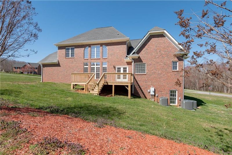 1122 Horse Rock Rd, Hickory, NC 28602