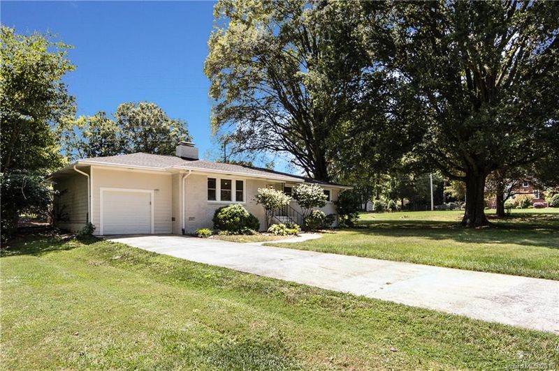 624 Seneca Pl, Charlotte, NC 28210