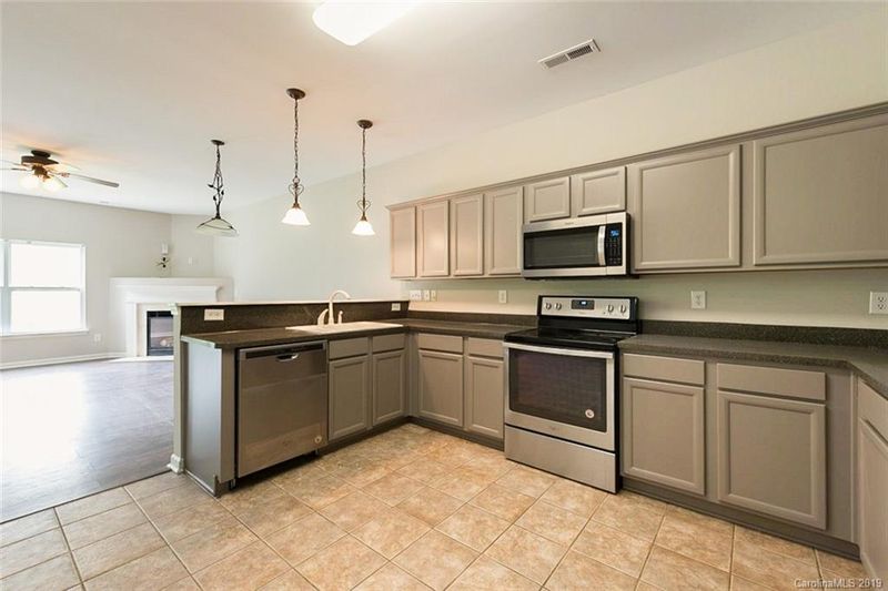 8715 Earthenware Dr, Charlotte, NC 28269