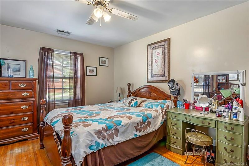 201 N Hawthorne St, Mount Holly, NC 28120