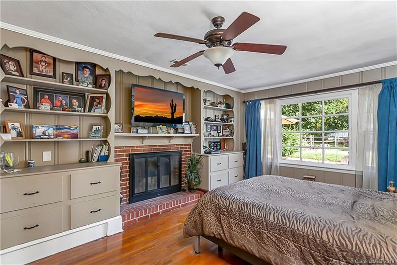 201 N Hawthorne St, Mount Holly, NC 28120