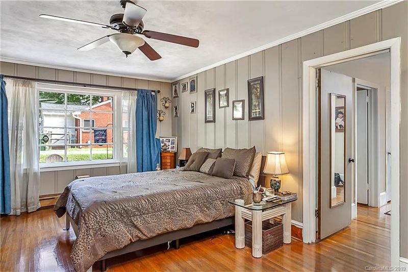 201 N Hawthorne St, Mount Holly, NC 28120