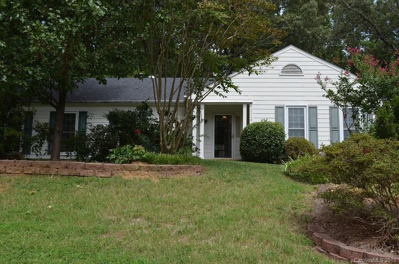 1115 Forest Wood Dr, Matthews, NC 28105