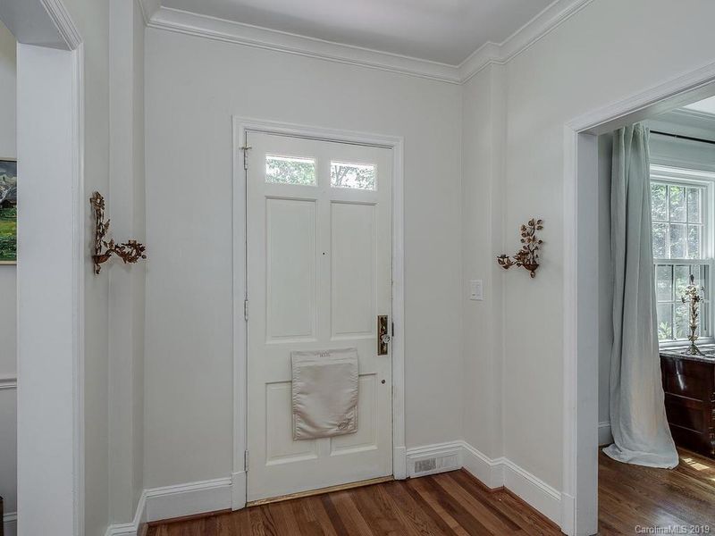 626 Cherokee Rd, Charlotte, NC 28207