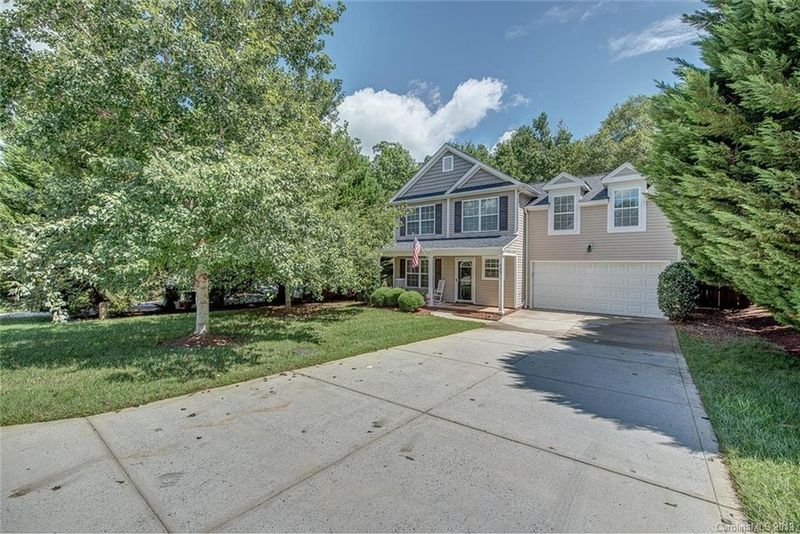 560 River View Dr, Lowell, NC 28098