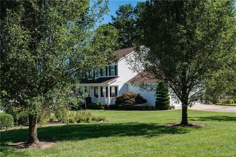 2407 23rd Avenue Dr NE, Hickory, NC 28601