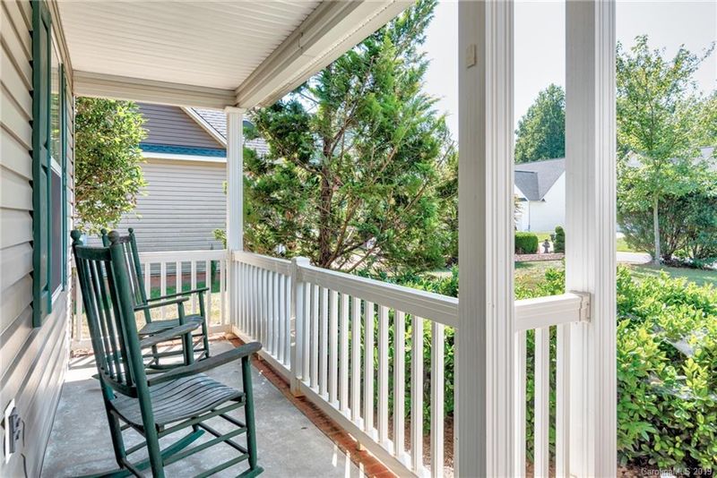 4020 River Falls Dr, Lowell, NC 28098