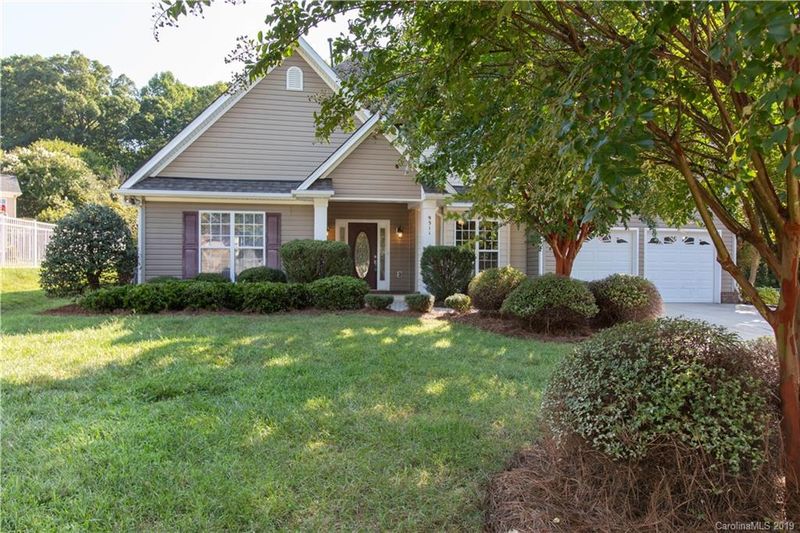 9511 Renick Dr, Cornelius, NC 28031